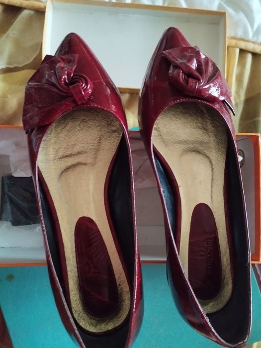 Кожаные новые лакированные туфли балетки 38 размер