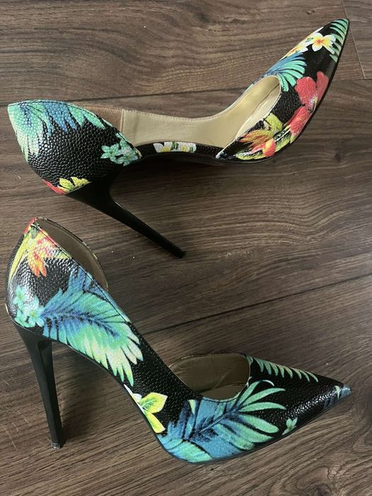 Нови елегантни обувки на ток