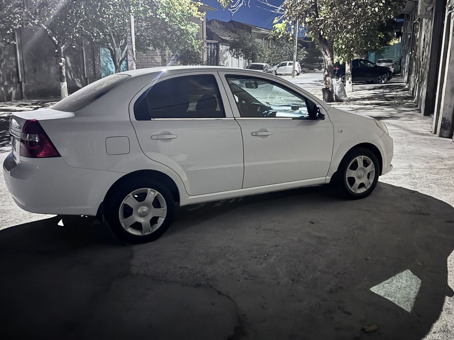 Nexia 3 2017 yil gaz bor 4 pokoleniya 154000 yurgan