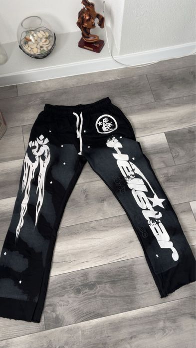 Pantaloni Hellstar Noi | Calitate Premium.