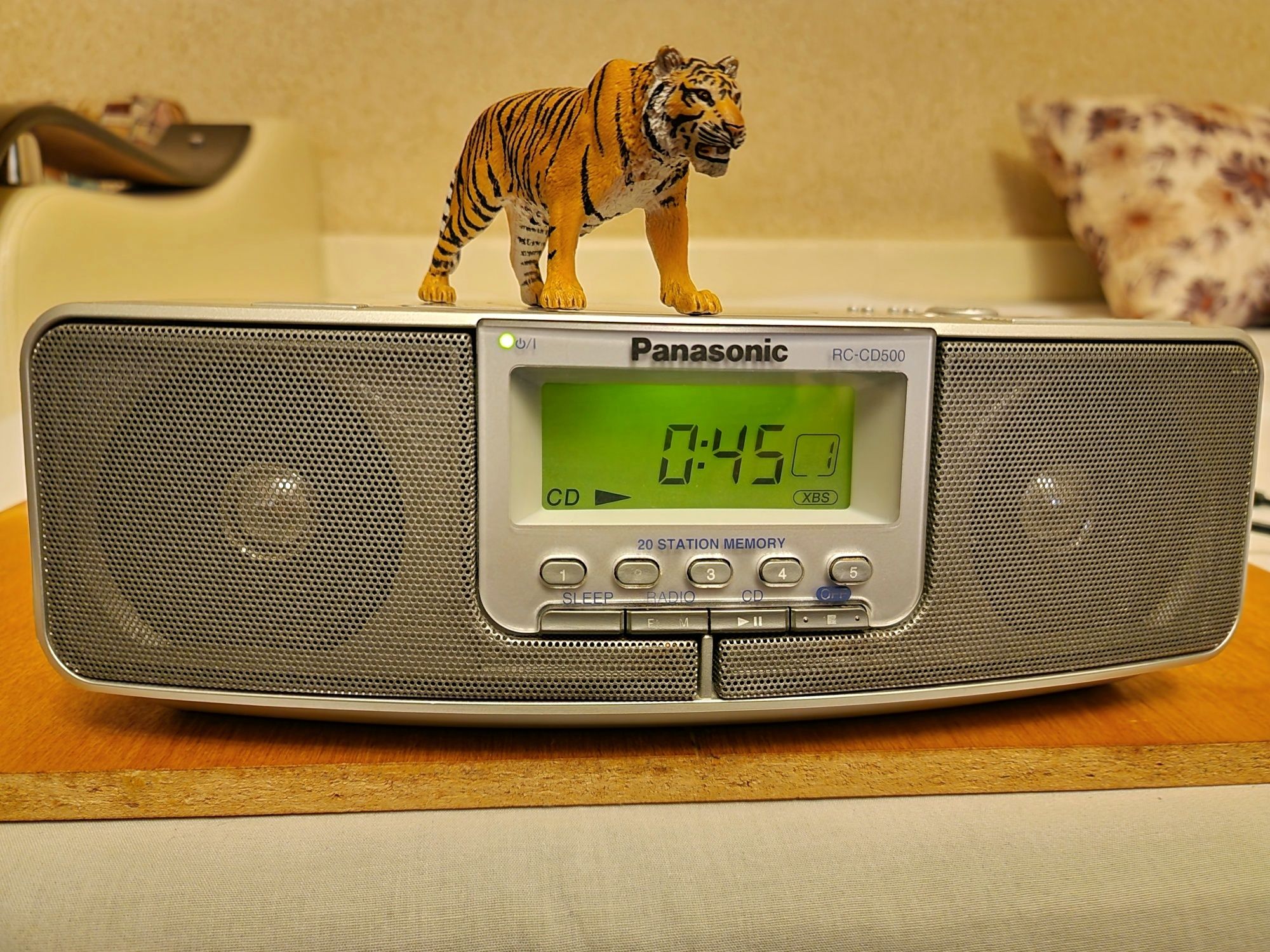 Panasonic RC-CD500. Rar. Dual Alarm/CD/Radio/Clock. Un combo superb.