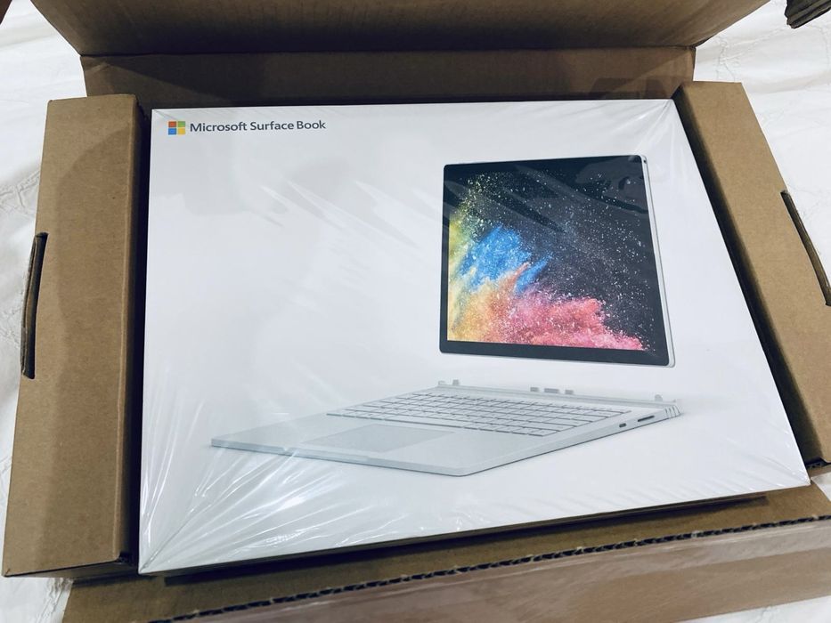 Microsoft Surface Book 2-13”, un laptop premium 2-in-1