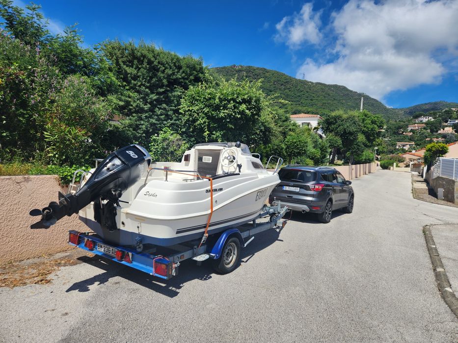 De vânzare barcă cabinată + motor + peridoc