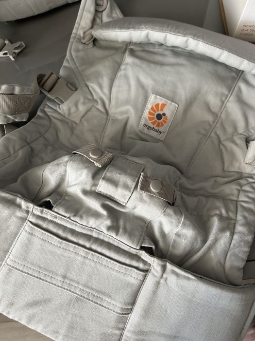 Ergobaby adapt бебеносене + подарък смукалки