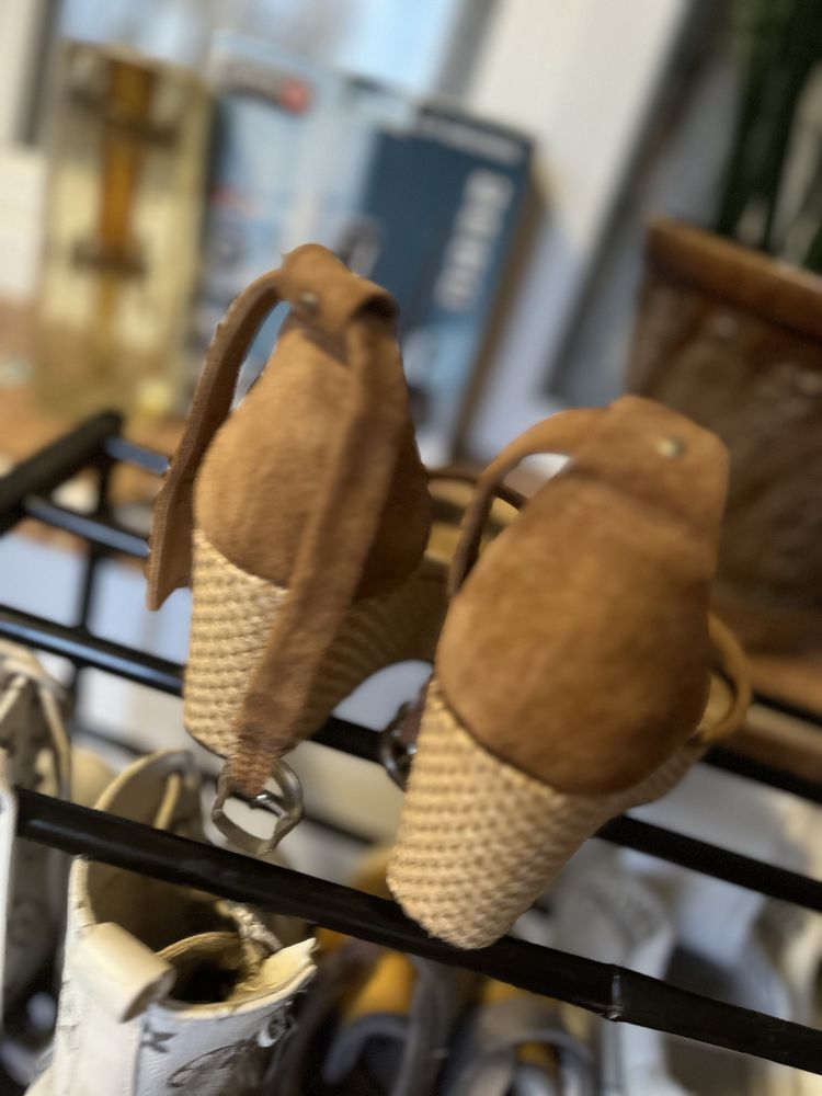 Сандали на Ugg, Сандали на планформа