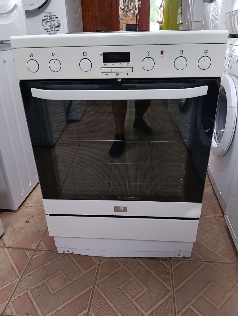 Свободно стояща печка с керамичен плот Voss Electrolux 2годиниГаранция