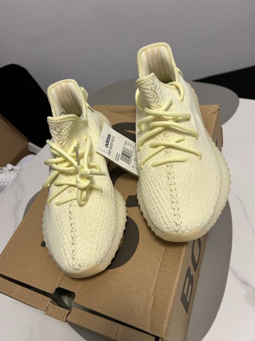 Yeezy 350 v2 culoare deschisa