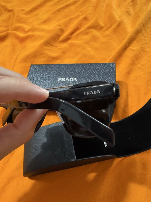 Слънчеви очила Prada