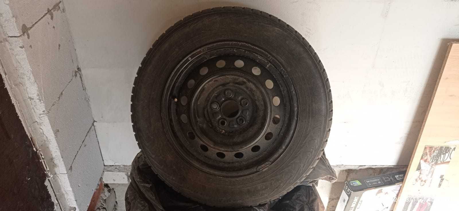 4 колеса зимних Nokian Hakkapeliitta  размер 195/65 R15