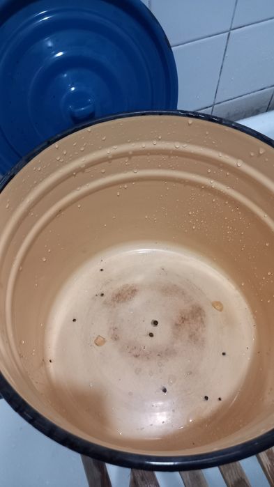 Большая эмалированная кастрюля на 20 литров