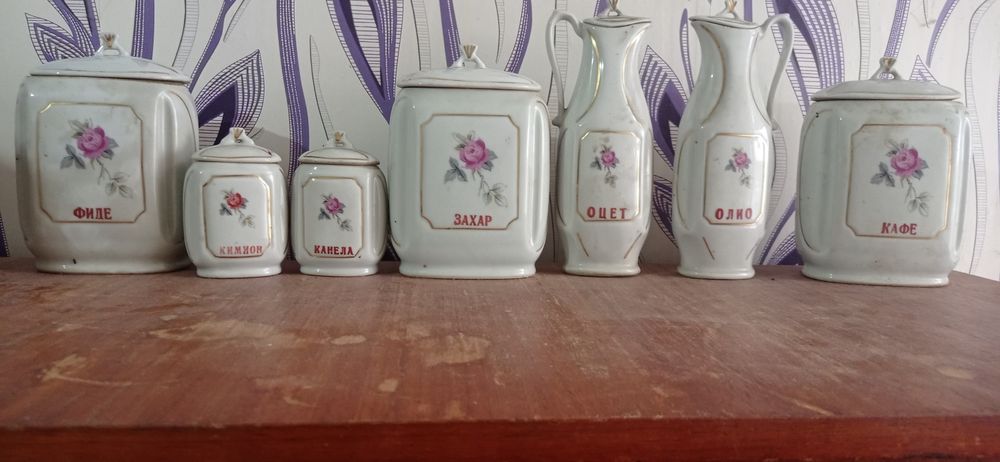 Продавам част от сервиз