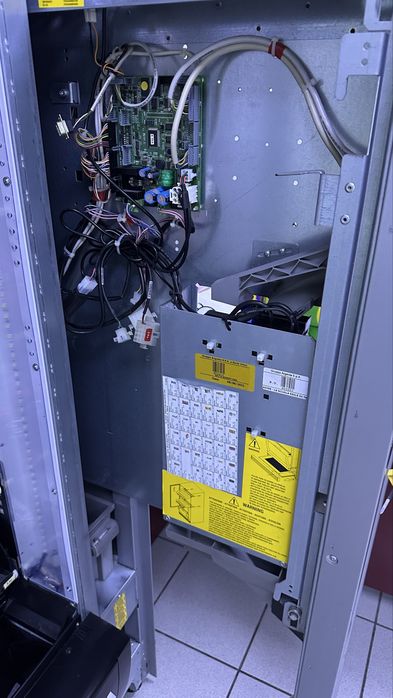 Aparat/ tonomat snack bauturi necta snakky max