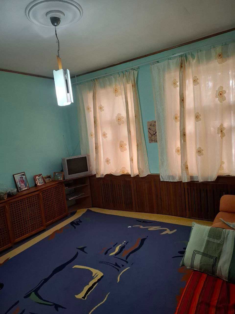 Продаётся уютный, добротный дом.