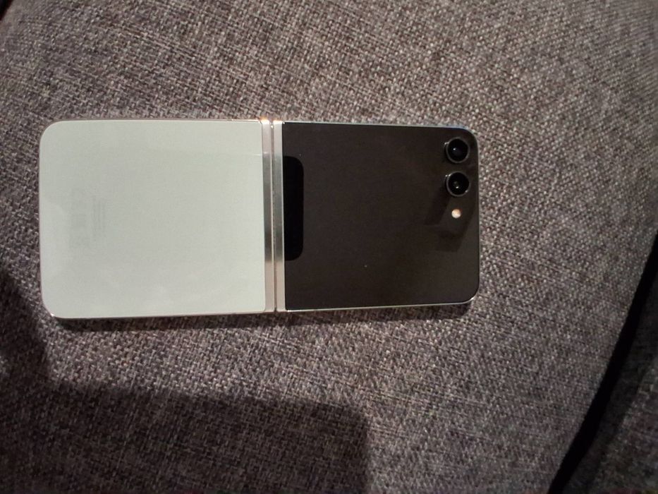Samsung  Z  flip 5 -256