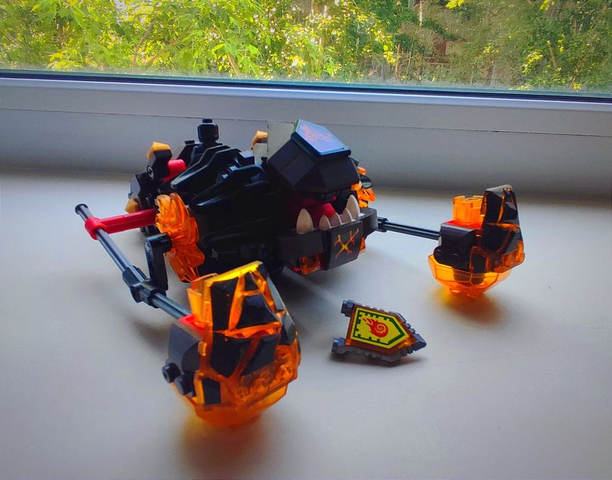 Продам Лего Nexo knight - Лавинный разрушитель Молтора.