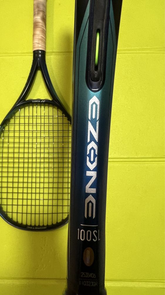 Vând rachetă tenis Yonex Ezone 100 SL model 2023