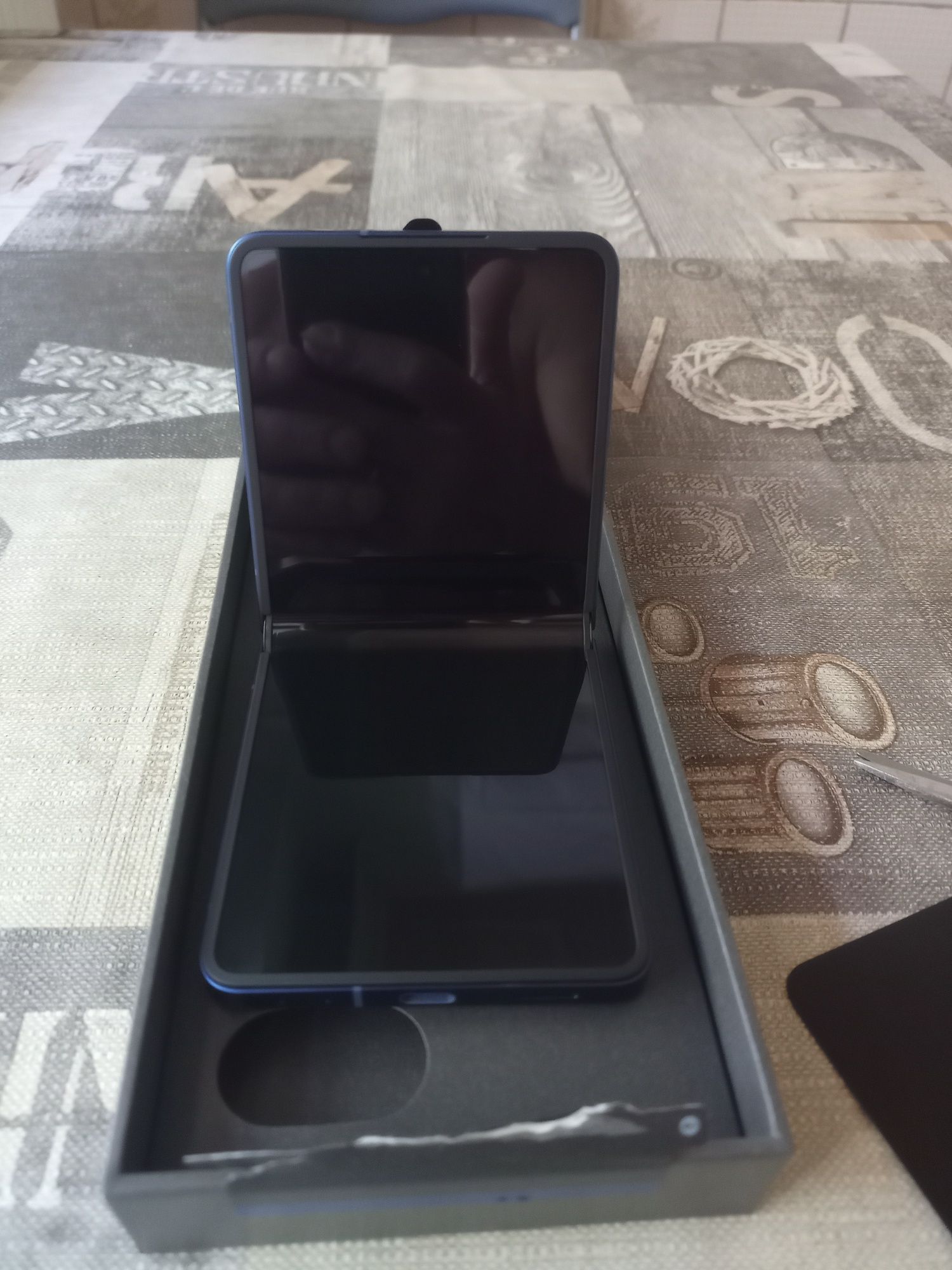 SAMSUNG GALAXY Z FLIP 7 256GB със гаранция