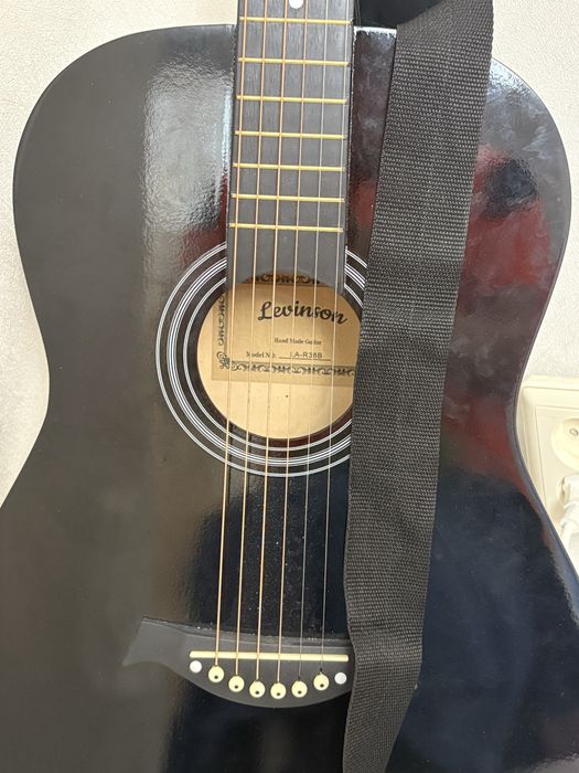 Продается гитара новый!С чехлом