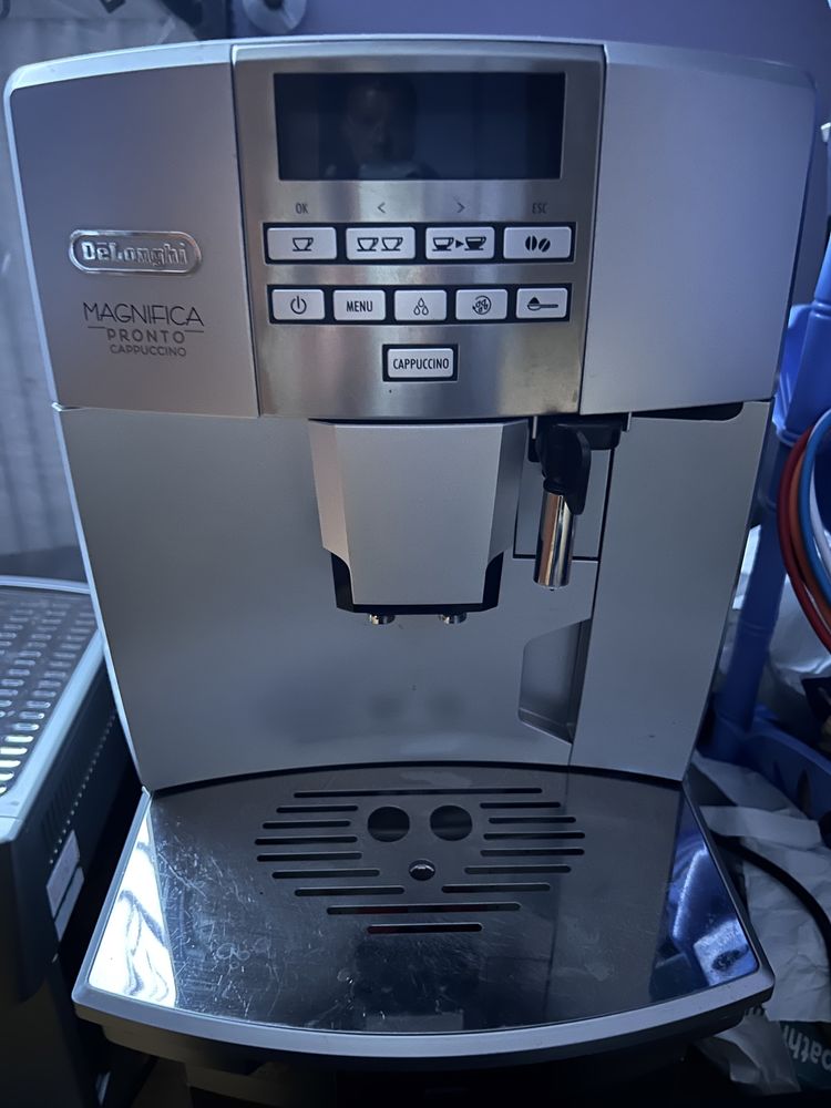 Vând espresor cafea delonghi automatica capucino