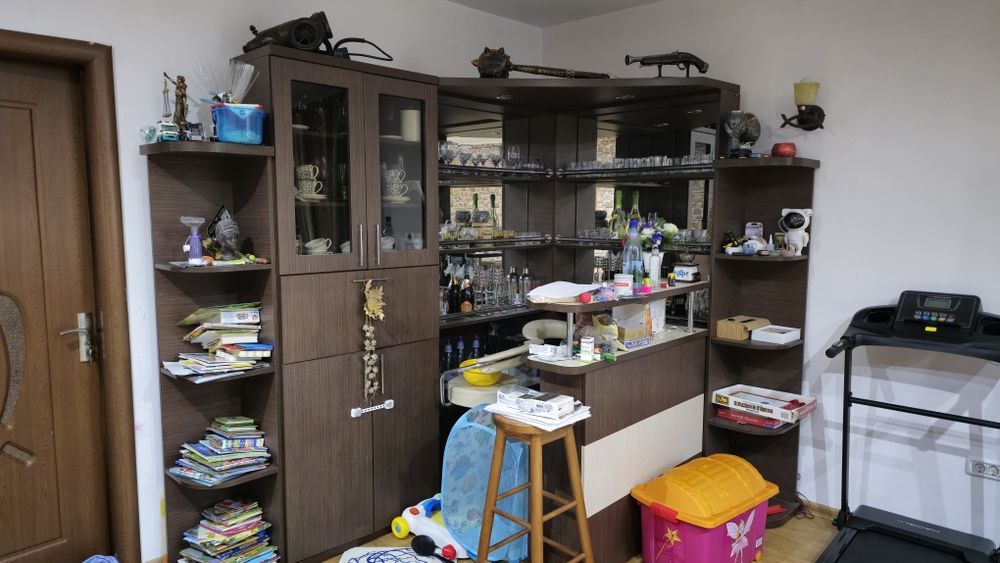 Bar de living pe colt