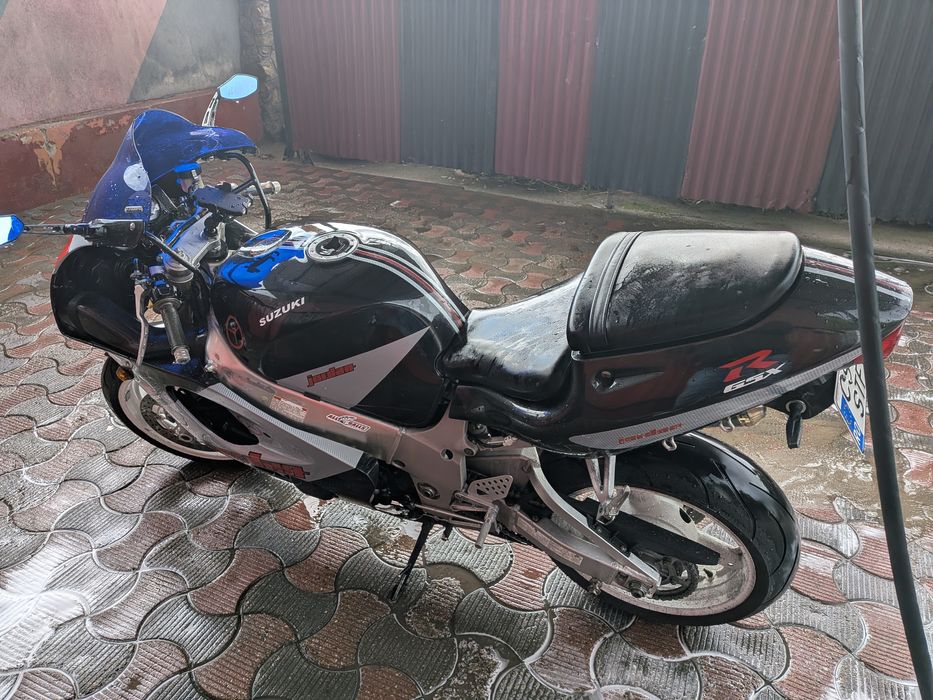 Vând Suzuki gsxr 750 srad