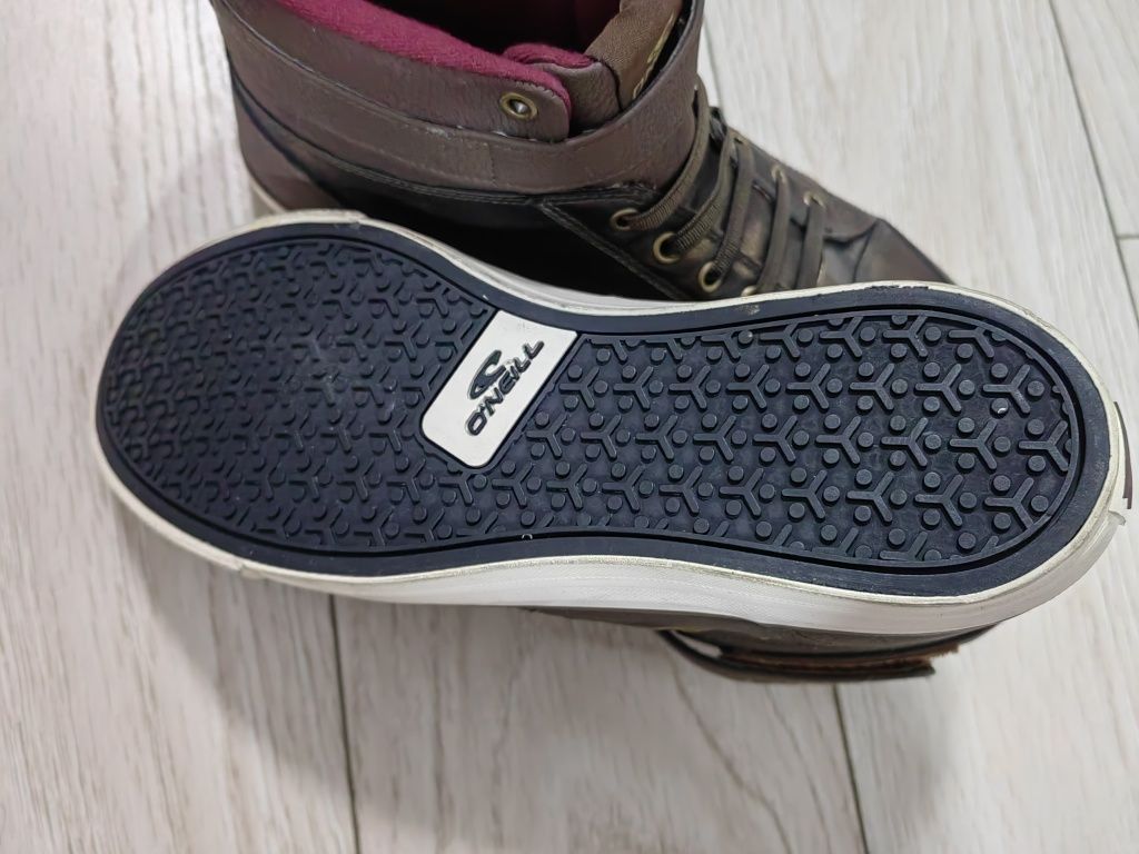Adidași O'Neill High-Top, Mărimea 38, Culoare Maro cu Reflexii Aurii