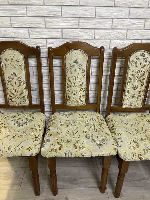 Деревянные качественные стулья