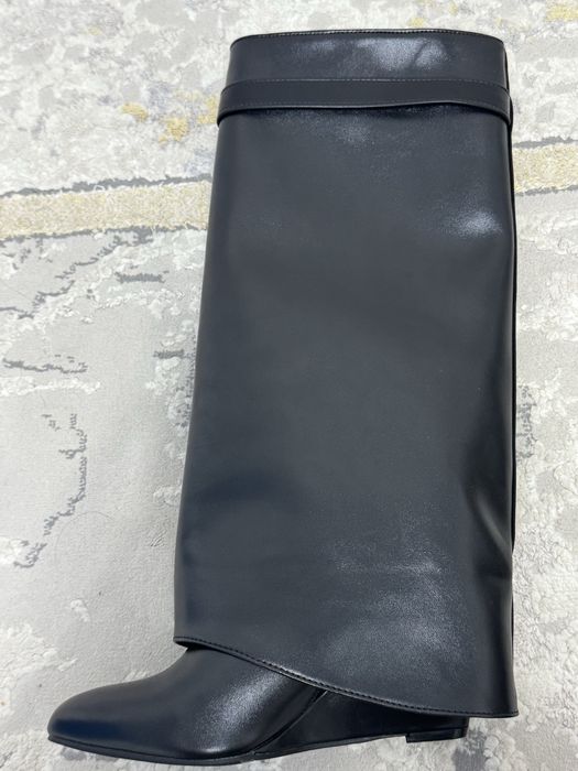 Женские сапоги под живанши