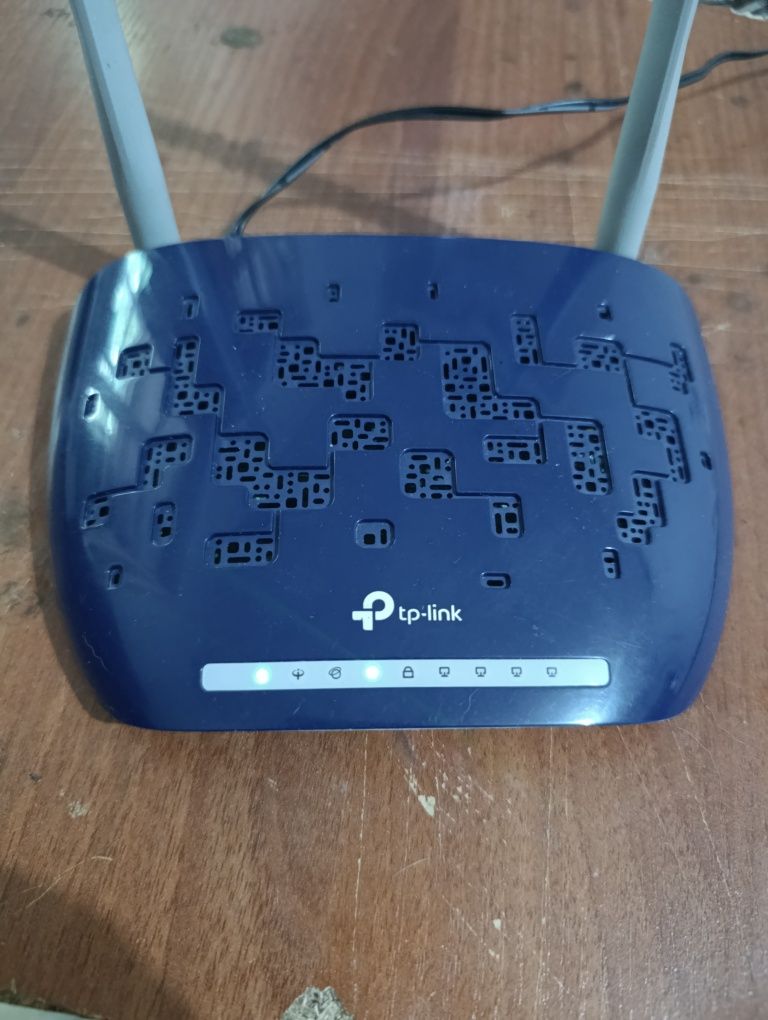 Роутер модэм Tp link в рабочем состоянии 2.4 ГГц