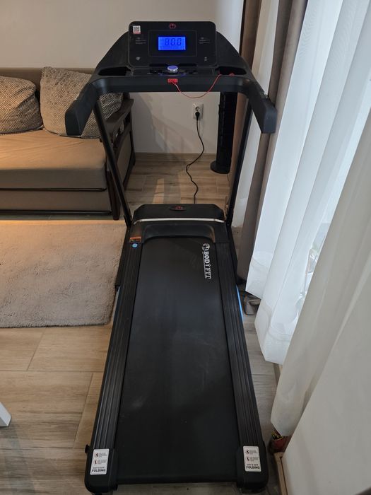 Vând Banda de alergat electrica BodyFit A1800