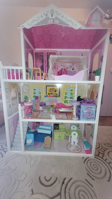 Casa Barbie cu multe accesori