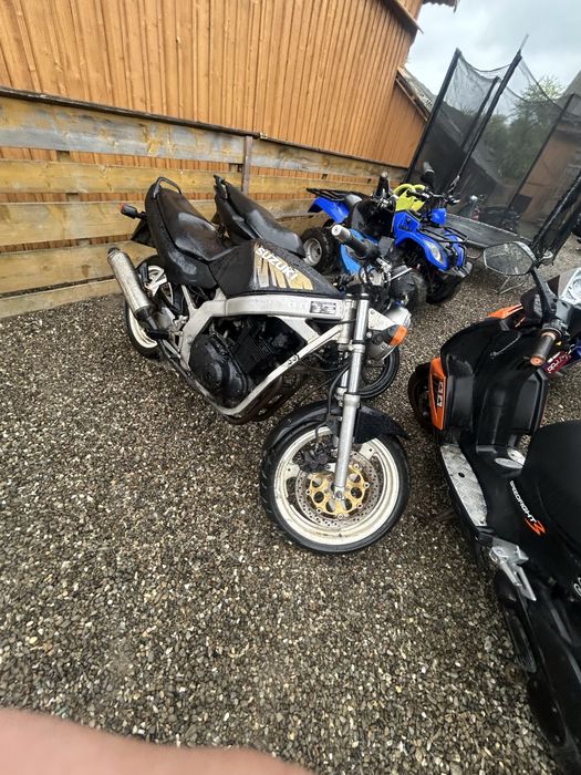 Vând sau schimb suzuki gs 500 e