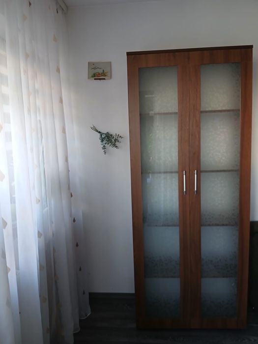 Vand Vitrina cu 2 usi