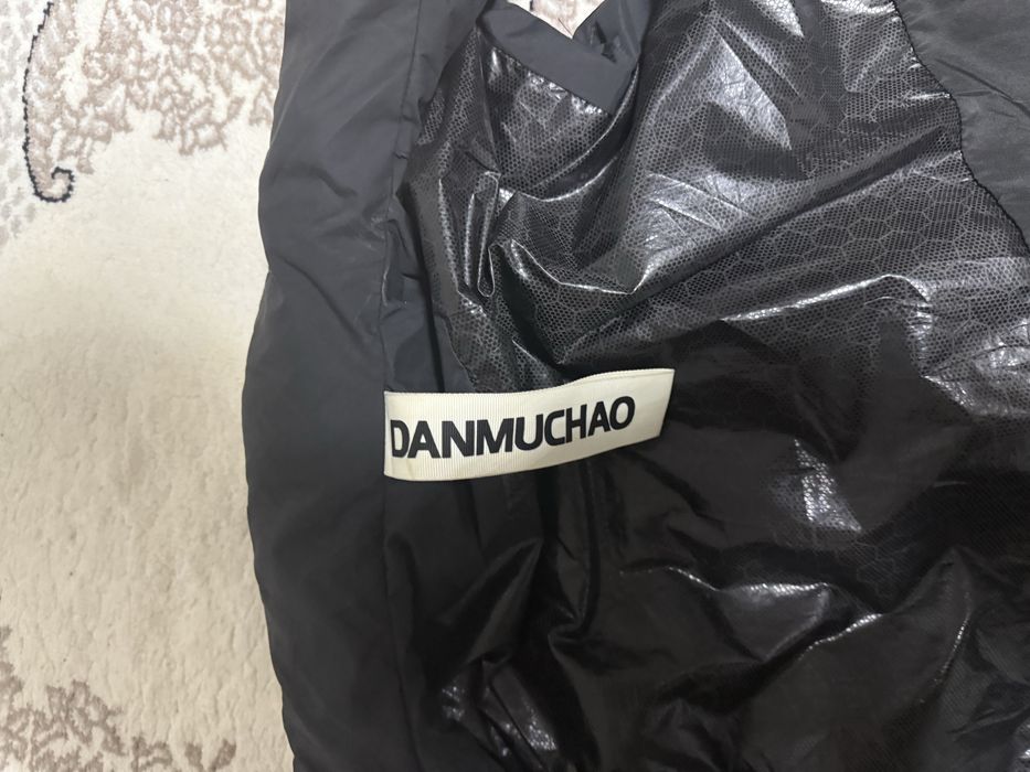 Безрукавка черного цвета