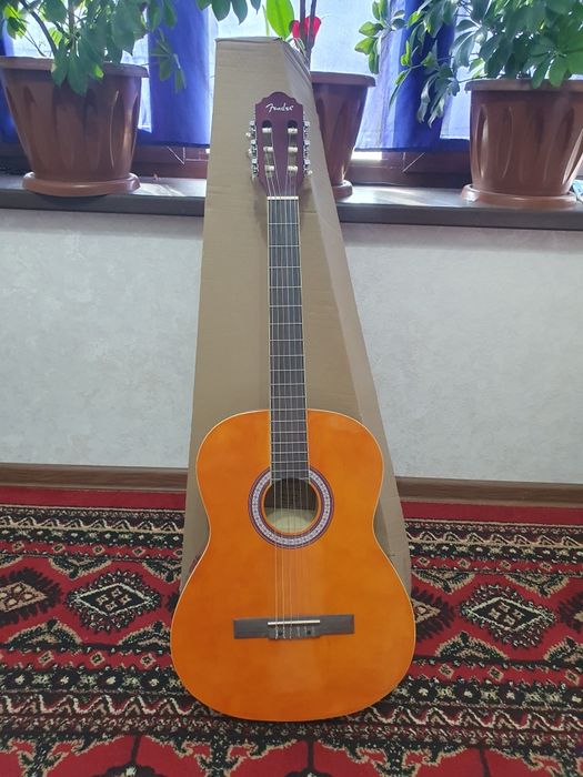 Gitara bor yangi deyarli ishlatilmagan holati a'lo.