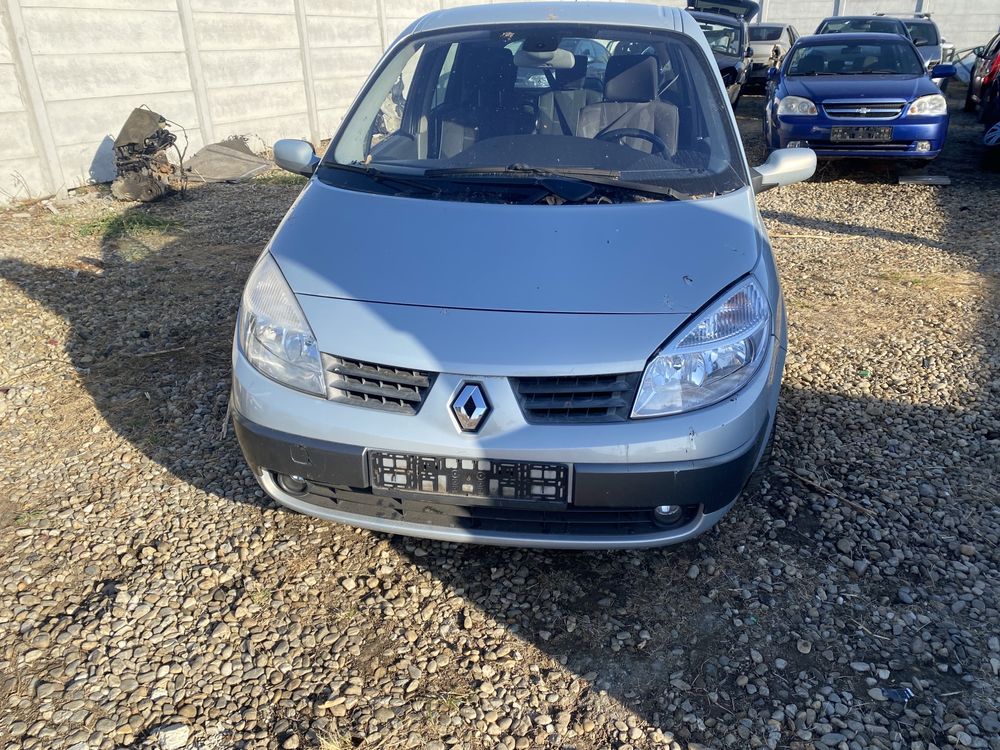 Dezmembrez Renault Scenic 2 1.6 benzina 2003-2007