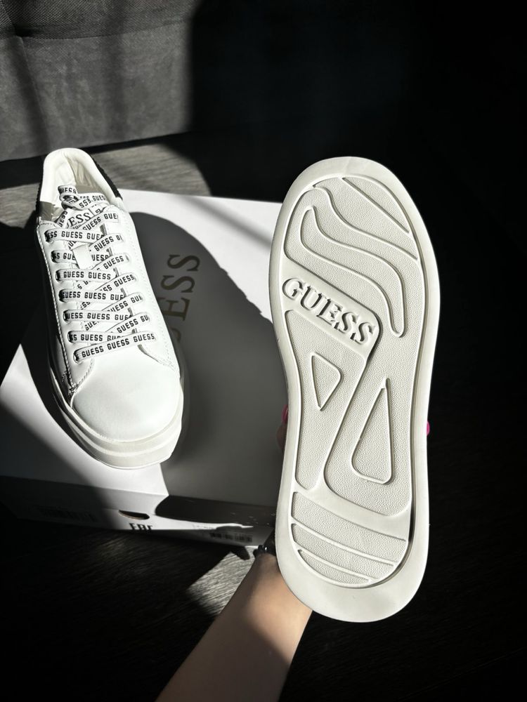 кецове GUESS чисто нови 37 номер