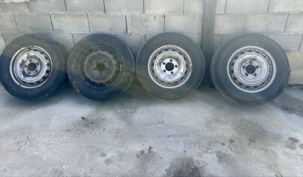 Гуми с джанти размер 225/65/16С свалени от Рено Мастер
