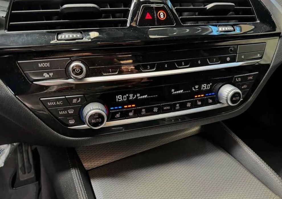 VÂND SERIA 5 = An 2020-Xdrive pachet M - 2.0 Disel .. Adusă Recent ..