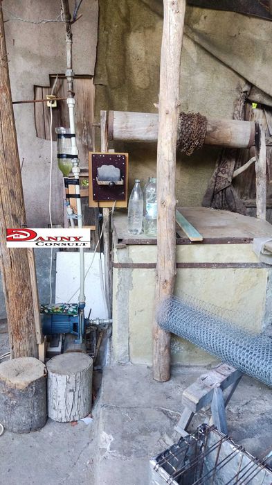 Стара къща с двор и кладенец в с. Балван