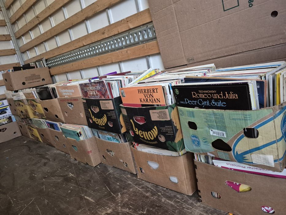 Vând 150lp Discuri Vinil cu muzică clasică mixta 

Compozitori:

- Fra