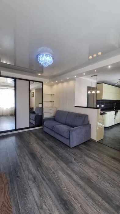 Двустаен имот в кв.Света Троица