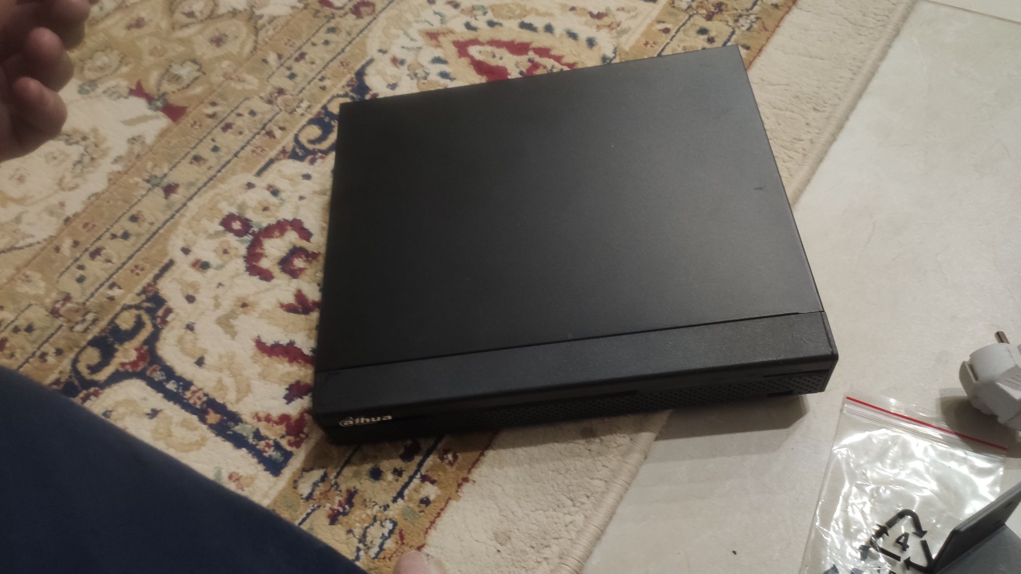 Видеорегистратор Dahua DHI-NVR1104HS-P-S3/H продаю состояние нового