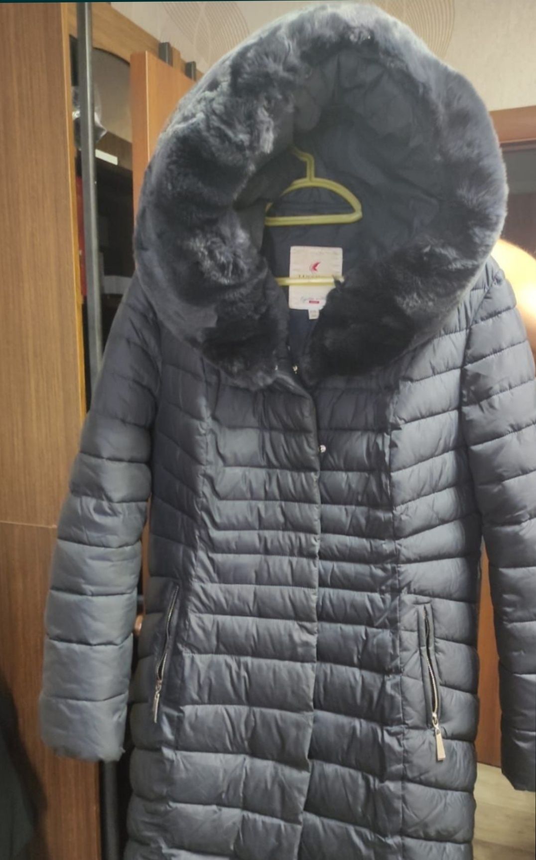 Продам зимний пуховик
