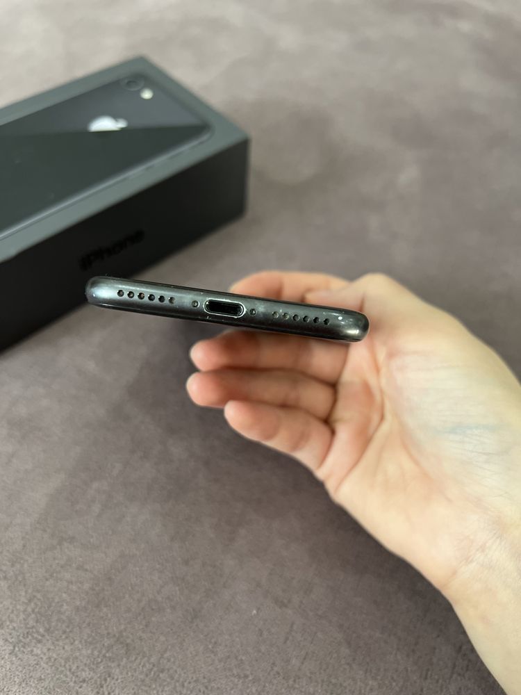 Срочно продается IPhone 8