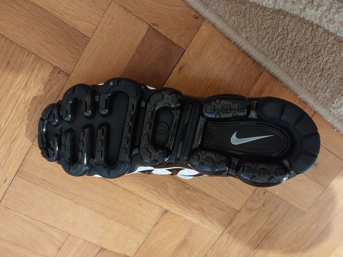 Nike Vapormax Plus Black & White