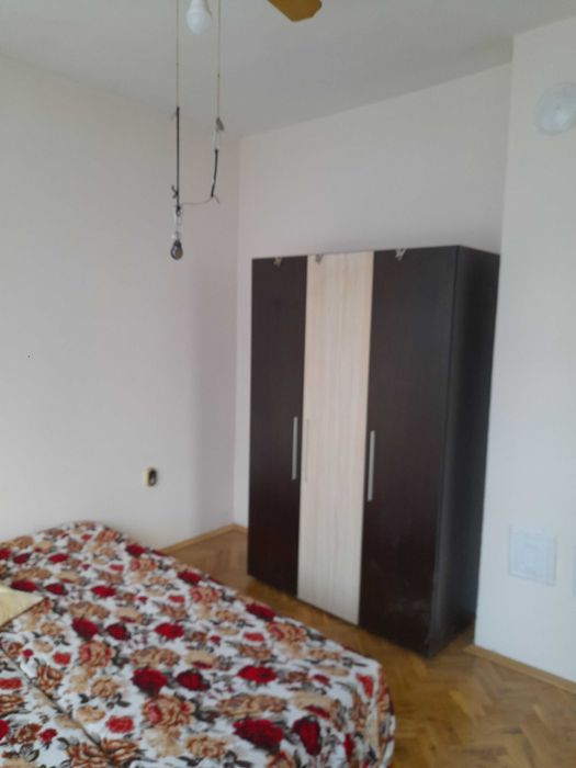 Давам под наем 4 стаен апартамент на ул Н Геров 70 вх А