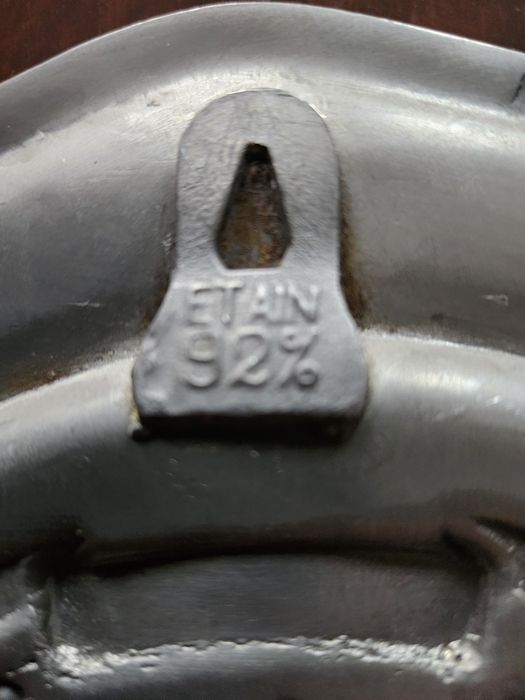 Старинна Релефна Метал 92% Etan Чиния.