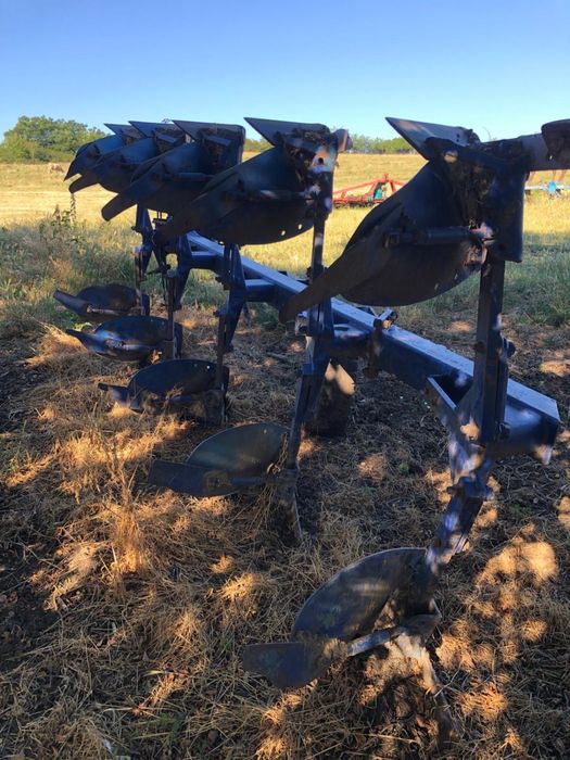 Plug reversibil cu 4 și 5 brazde