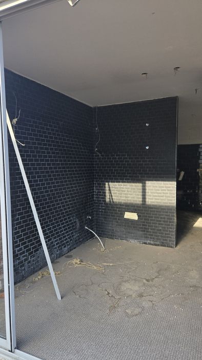 Морски контейнер преустроен в търговски обект